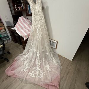 Elegant Lace Wedding Dress